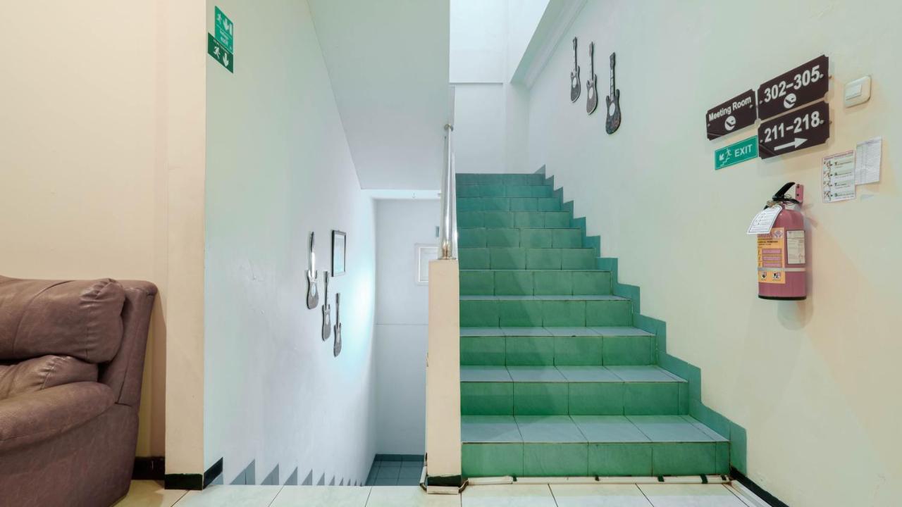 Cabin Hotel Sutomo Yogyakarta Exterior foto