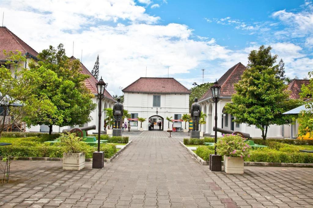 Cabin Hotel Sutomo Yogyakarta Exterior foto