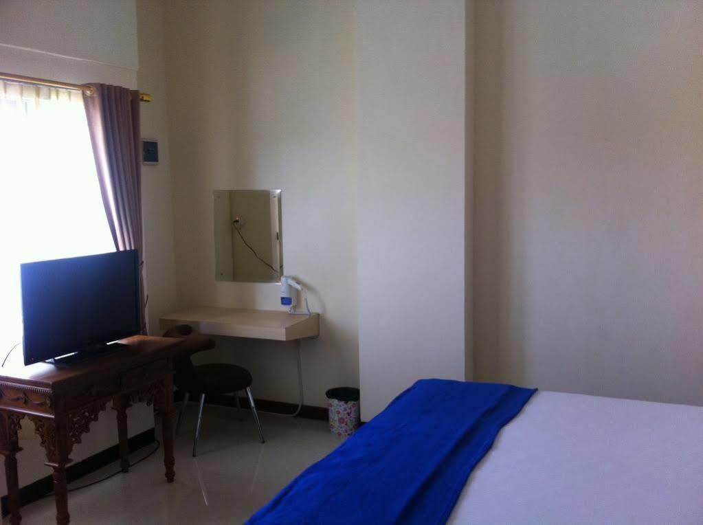 Cabin Hotel Sutomo Yogyakarta Exterior foto