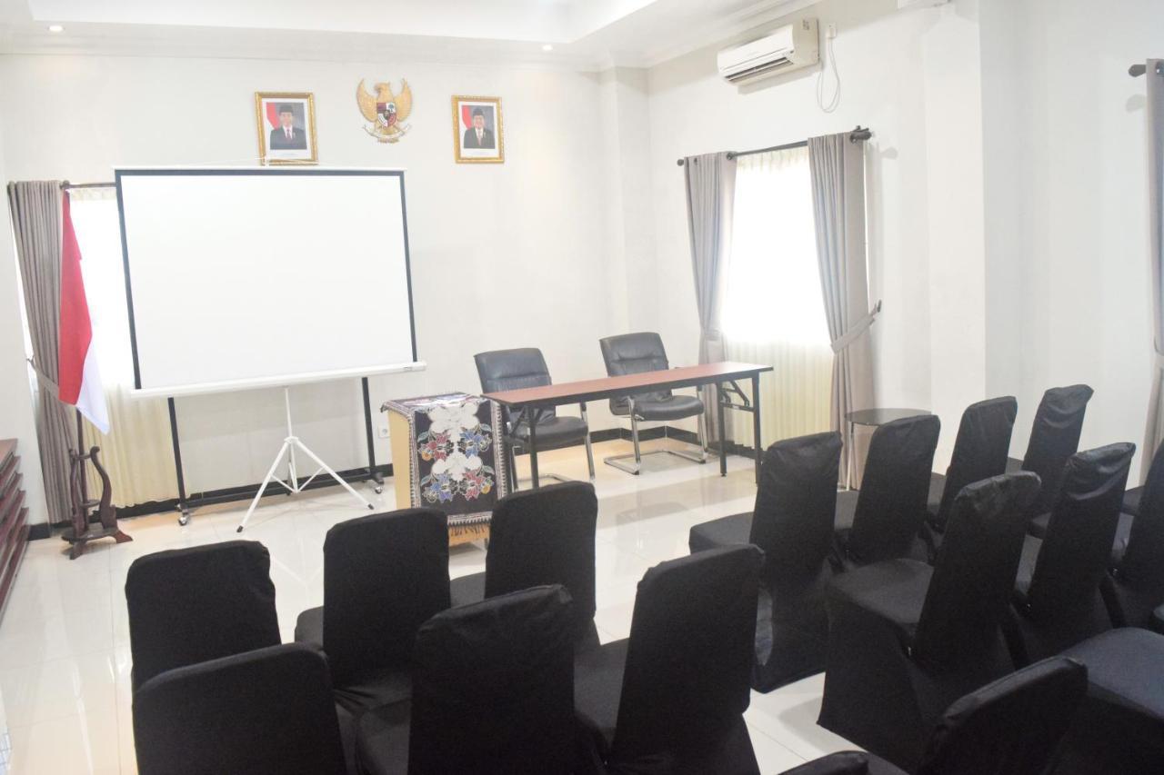 Cabin Hotel Sutomo Yogyakarta Exterior foto