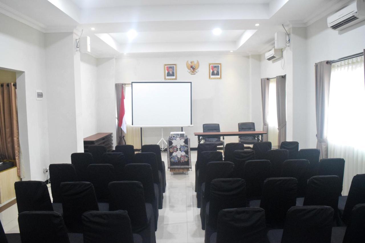Cabin Hotel Sutomo Yogyakarta Exterior foto